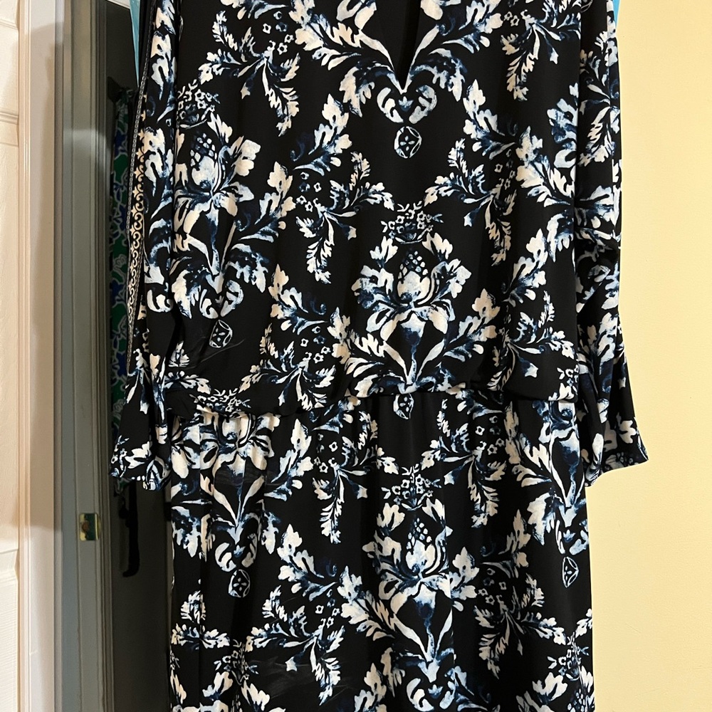 White House Black Market Black and White Sheath Dress 3/4 Sleeve